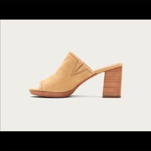 Frye Blake tan leather mules. Cute & comfy!